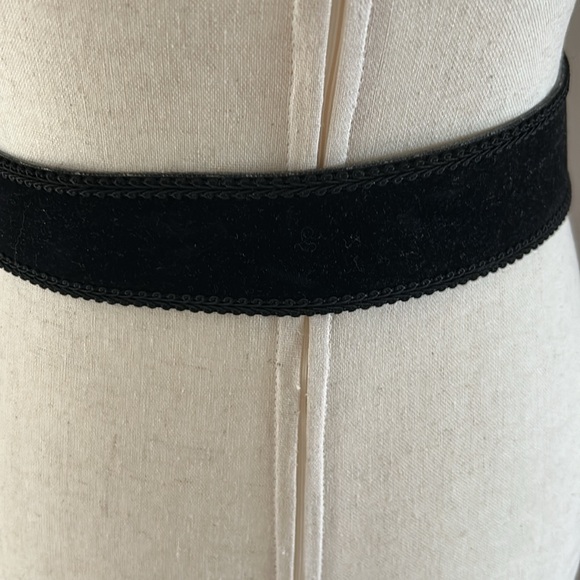 Black and Gold Snake Belt - Picture 5 of 6